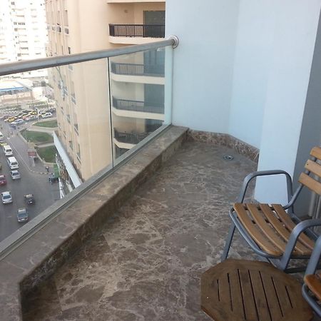 ホテル ヒルトン アレクサンドリア コーニシュ エクステリア 写真 A balcony in a residential building in Cairo, Egypt