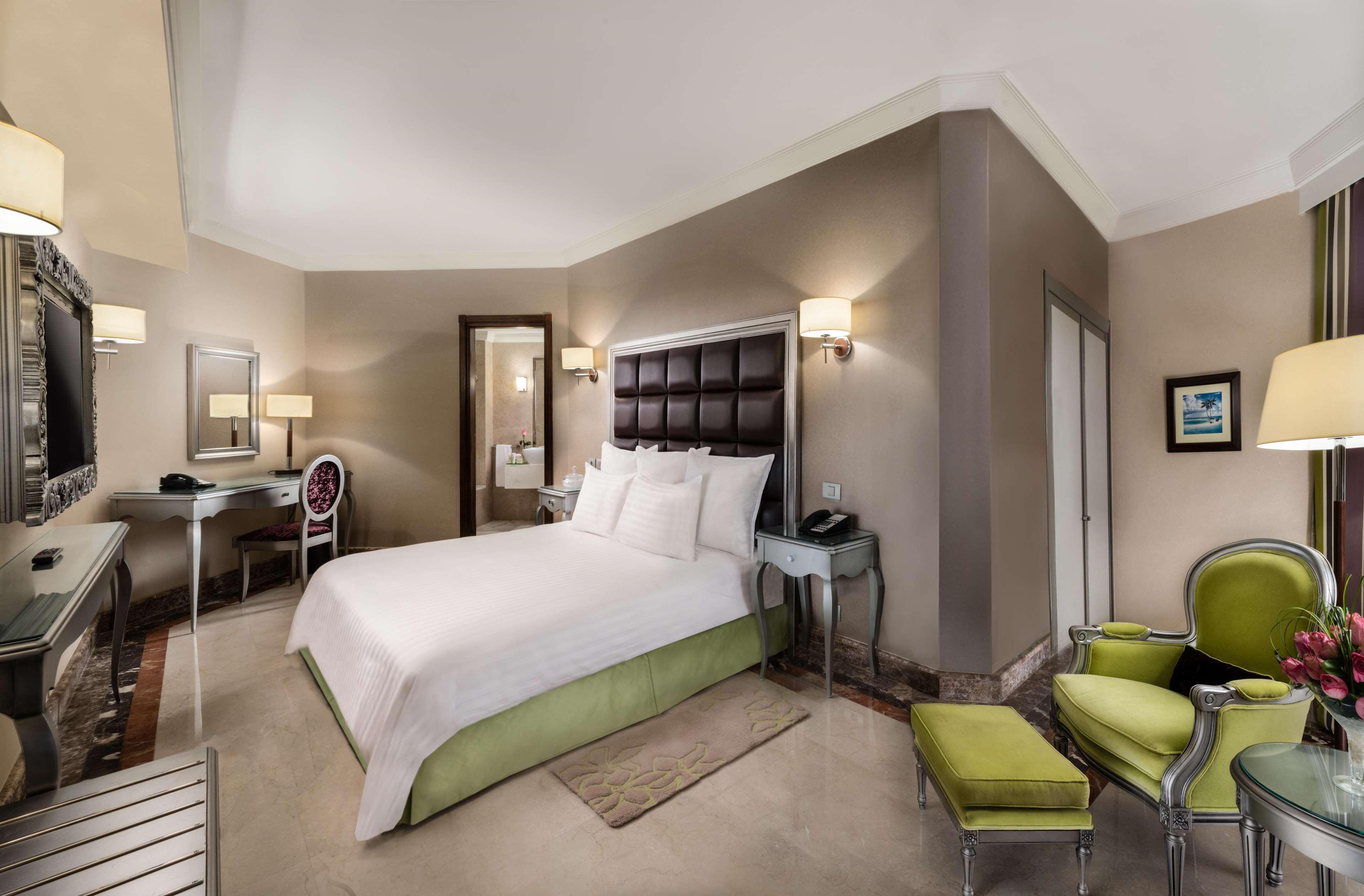 ホテル ヒルトン アレクサンドリア コーニシュ エクステリア 写真 A room at the hotel