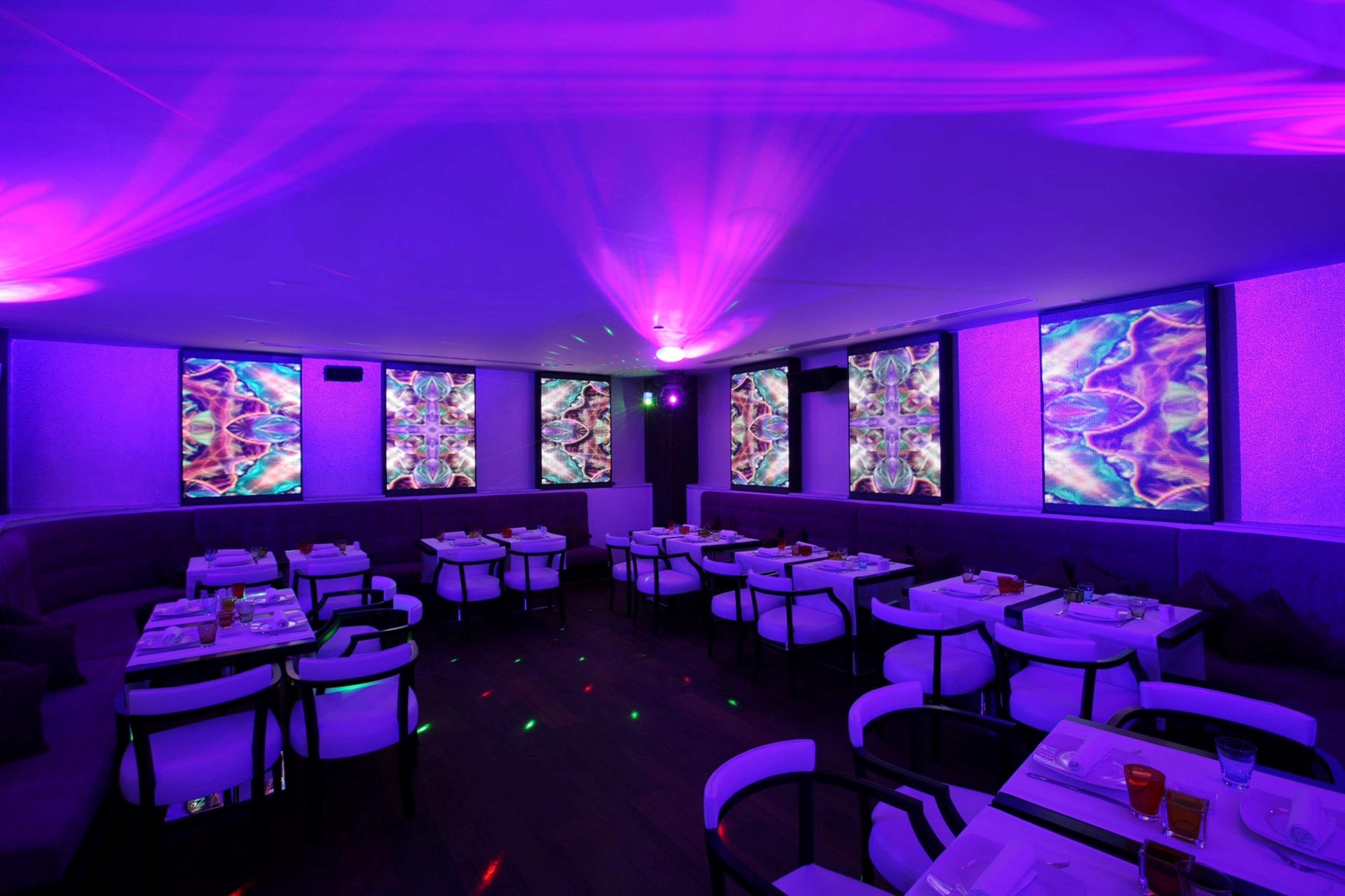 ホテル ヒルトン アレクサンドリア コーニシュ エクステリア 写真 The interior of the nightclub
