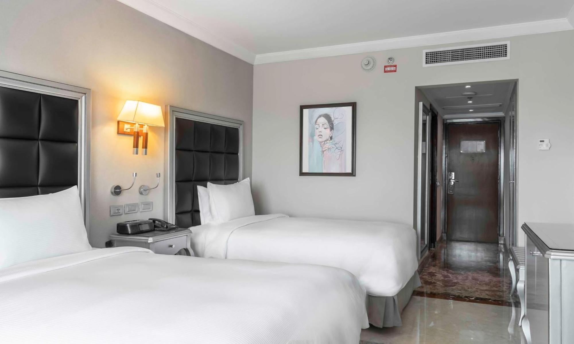 ホテル ヒルトン アレクサンドリア コーニシュ エクステリア 写真 A room at the hotel