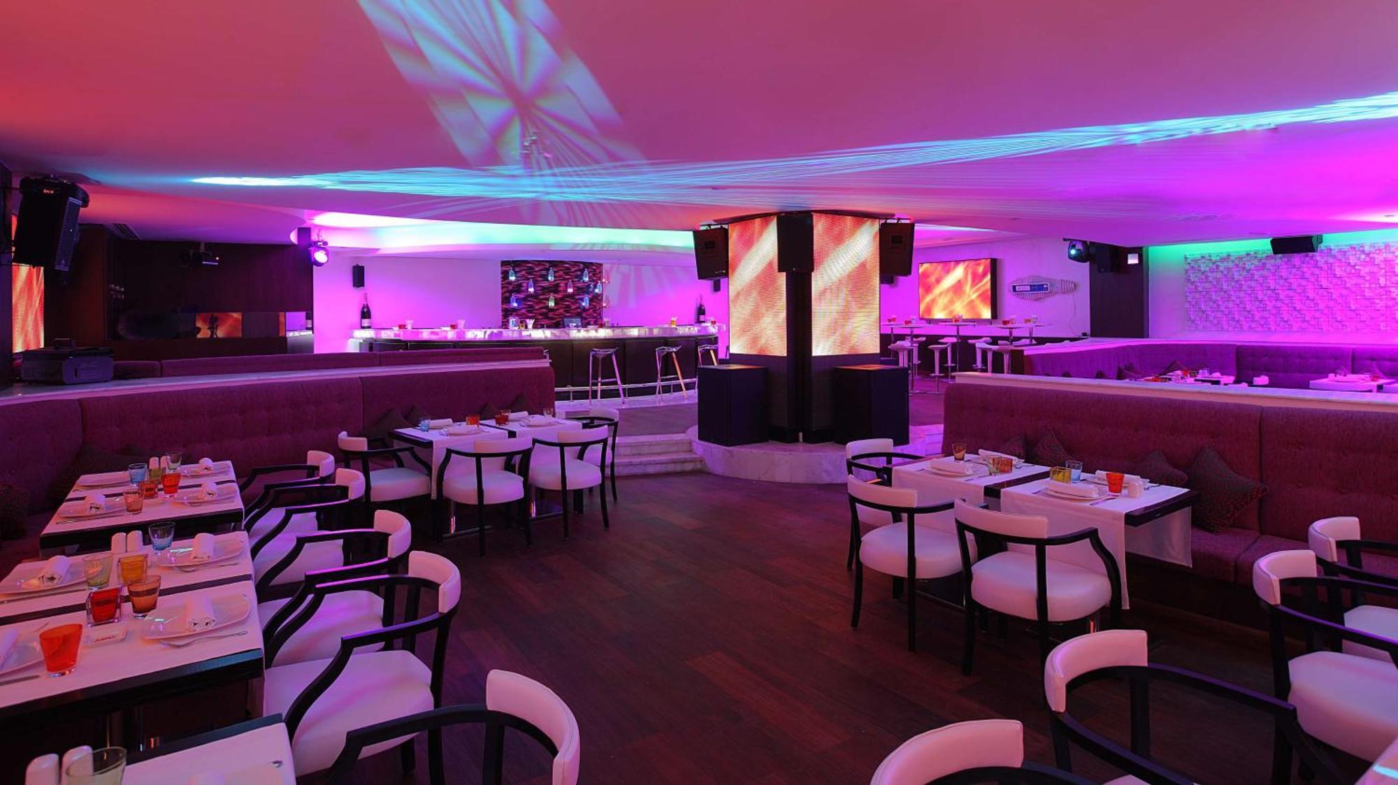 ホテル ヒルトン アレクサンドリア コーニシュ エクステリア 写真 The interior of the nightclub