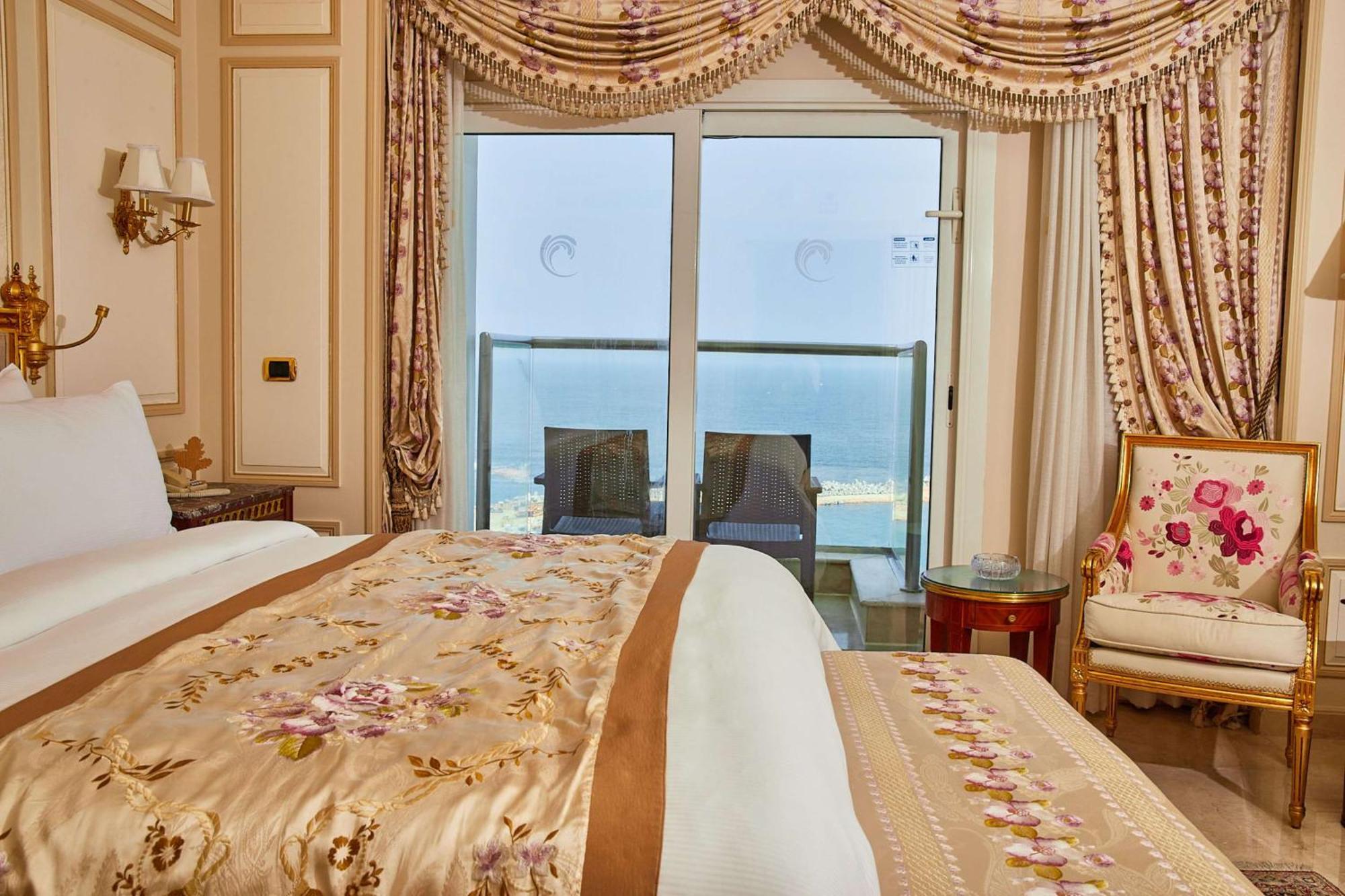 ホテル ヒルトン アレクサンドリア コーニシュ エクステリア 写真 A bedroom in the hotel