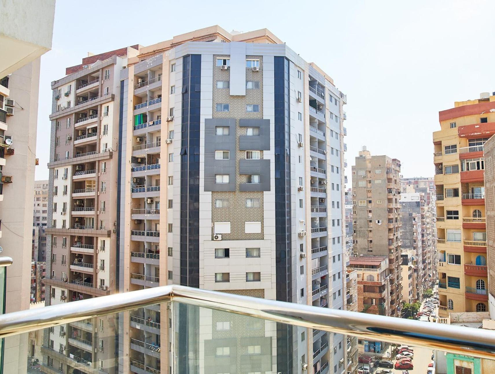 ホテル ヒルトン アレクサンドリア コーニシュ エクステリア 写真 Residential buildings in Nicosia